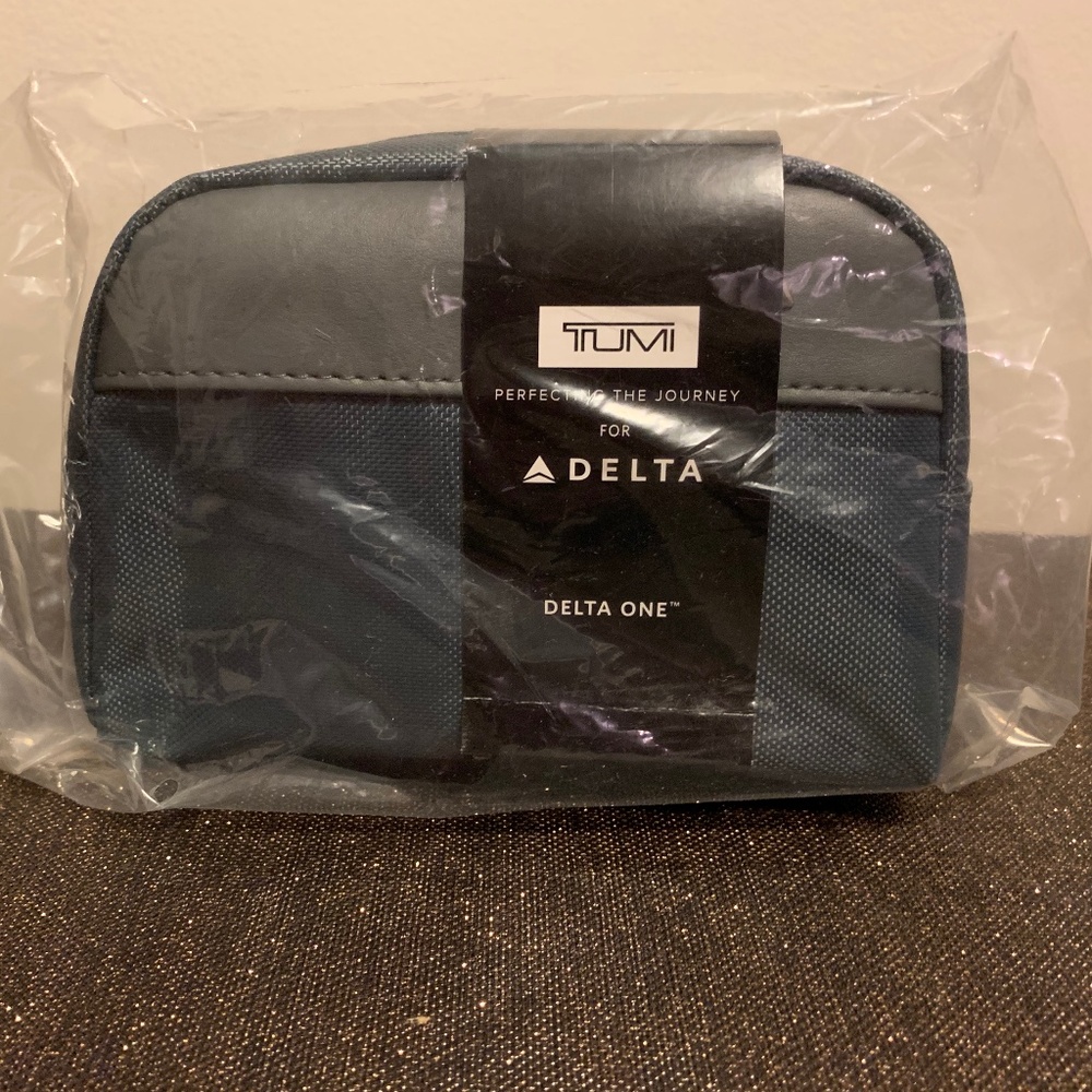 NEW! TUMI Delta One Soft Case Amenity Kit